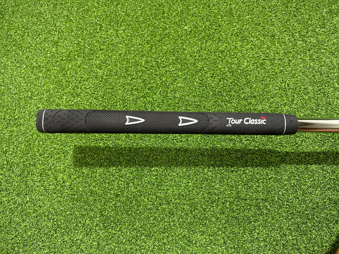 2015 Odyssey Works Versa Sabertooth 34" Putter