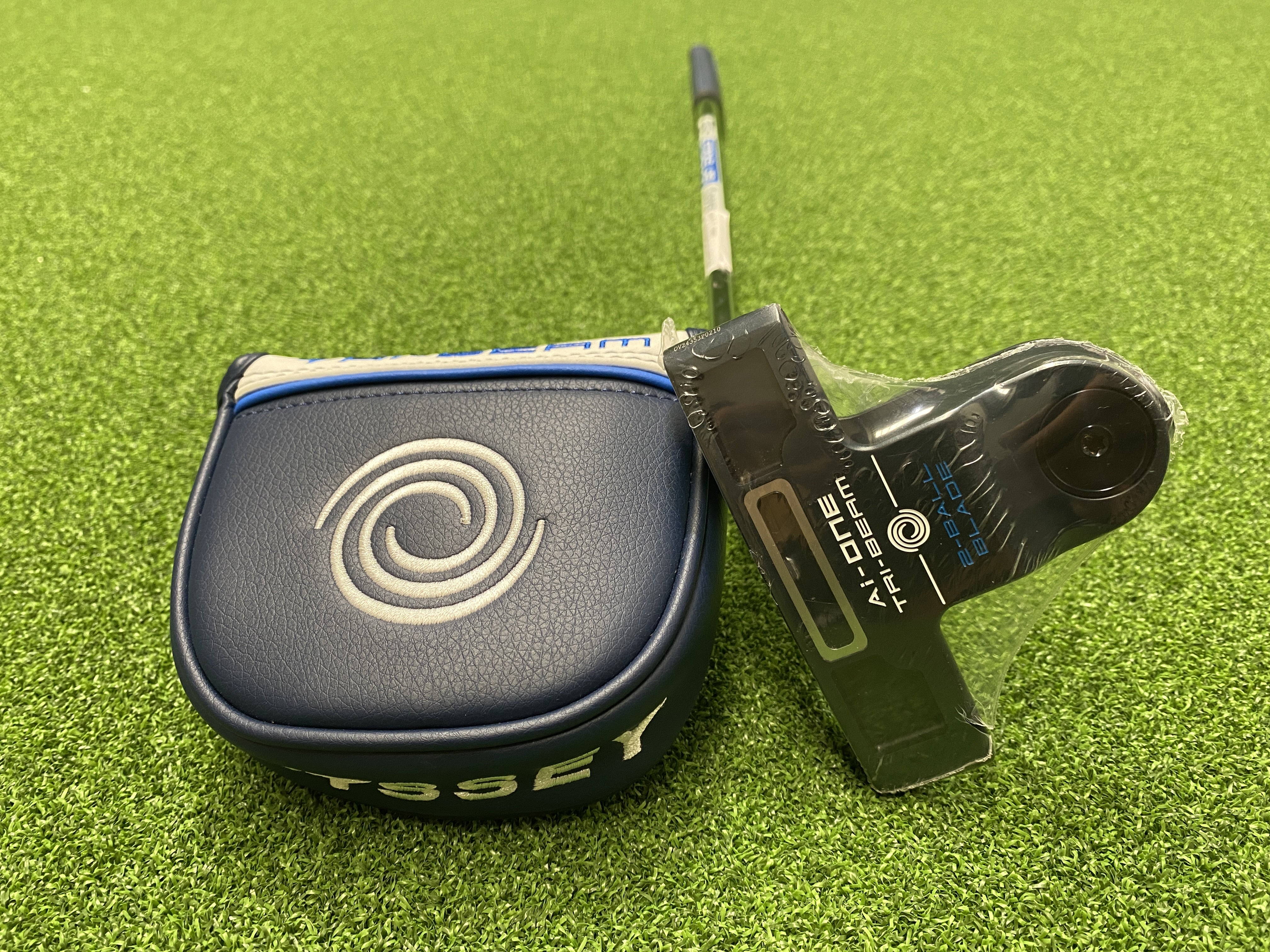 *New* 2024 Odyssey Ai-One TRi-Beam 2-Ball Blade With Headcover