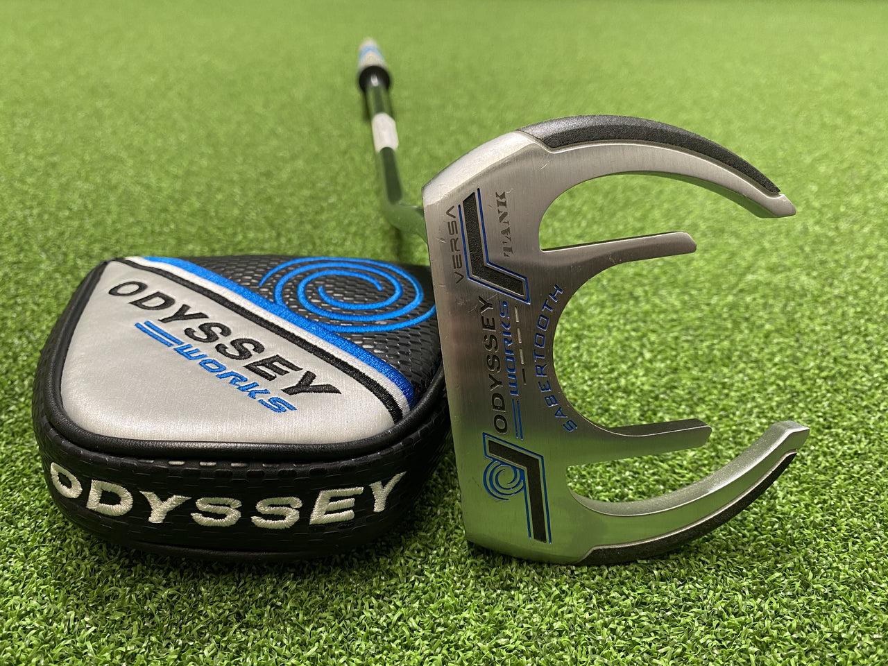 2015 Odyssey Works Versa Sabertooth 34" Putter With Headcover