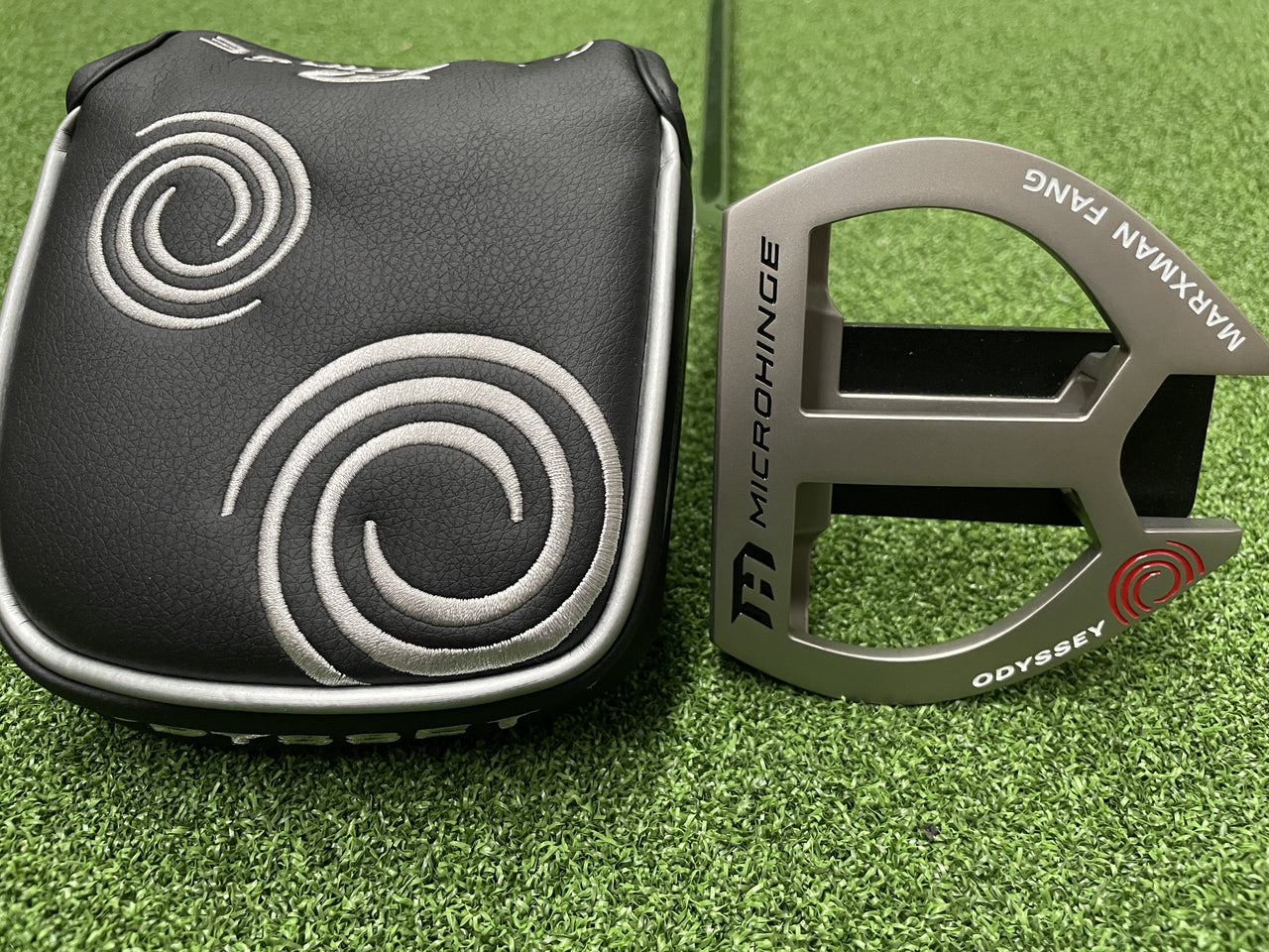 Odyssey Microhinge Marxman Fang 34" Putter With Headcover *Like New*