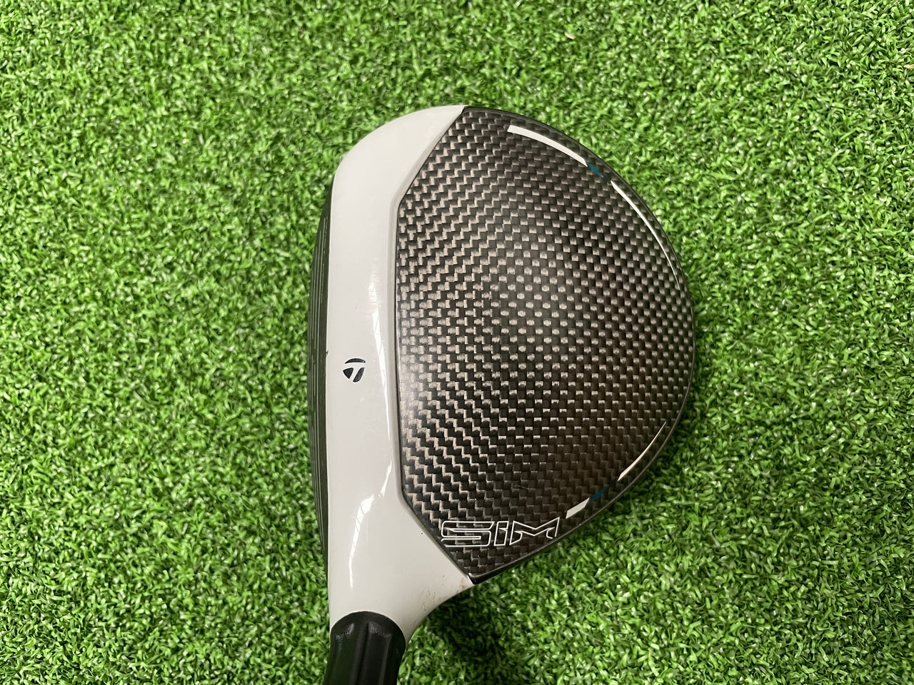 2020 TaylorMade SIM Max 21° Ladies 7 Wood With Headcover Dexterity- R/H  Flex- Ladies  Length- 39.5"  Condition- 7.5   S/N- 997B2GD5   Shaft- Tensei TM40  Grip- Lamkin Crossline