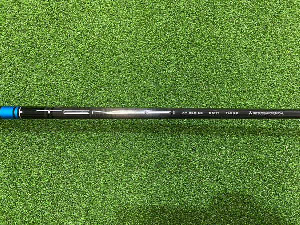 2025 Cleveland HALO XL 21° 4 Hybrid With Headcover *Excellent Condition* Dexterity- R/H   Flex- Regular  Length- 41"   Condition- 8.5  S/N- S846U160  Shaft- Tensei AV Series 65HY  Grip- Lamkin Crossline