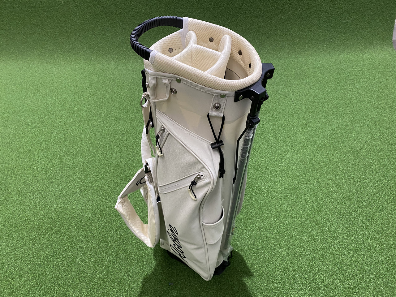 Robin 4-Way White Stand Bag With Raincover *Like New*