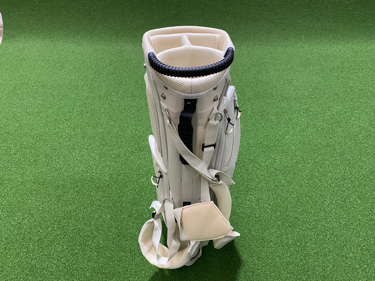 Robin 4-Way White Stand Bag With Raincover *Like New*