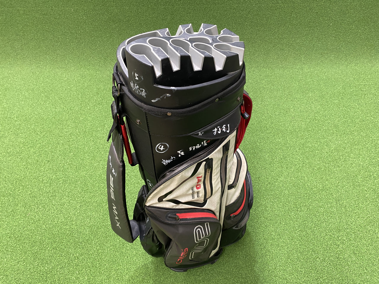 Big Max Aqua Silencio 4 Red/White/Black 14-Way Cart Bag With Raincover *Pen Marks*