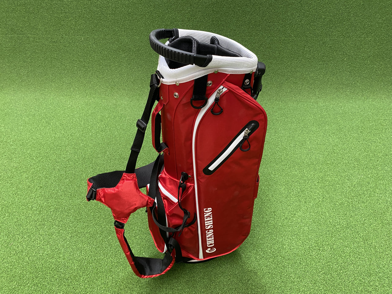 Cheng Sheng Red 4-Way Stand Bag with Raincover *Like New*
