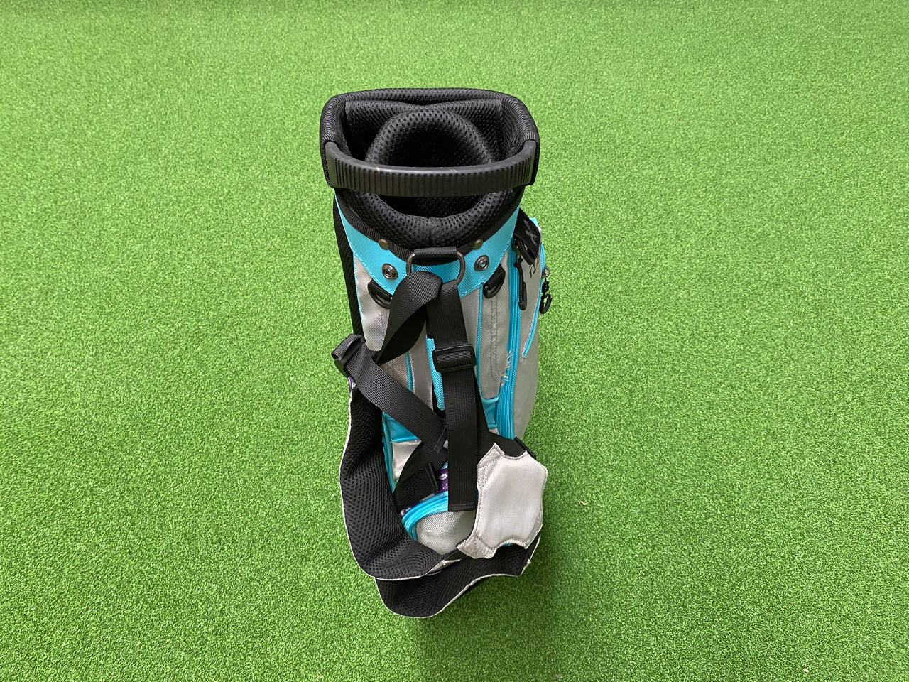 Grey/Aqua/Purple Junior 6-8Yr Olds 4-Way Stand Bag With Raincover *Pen Marks*
